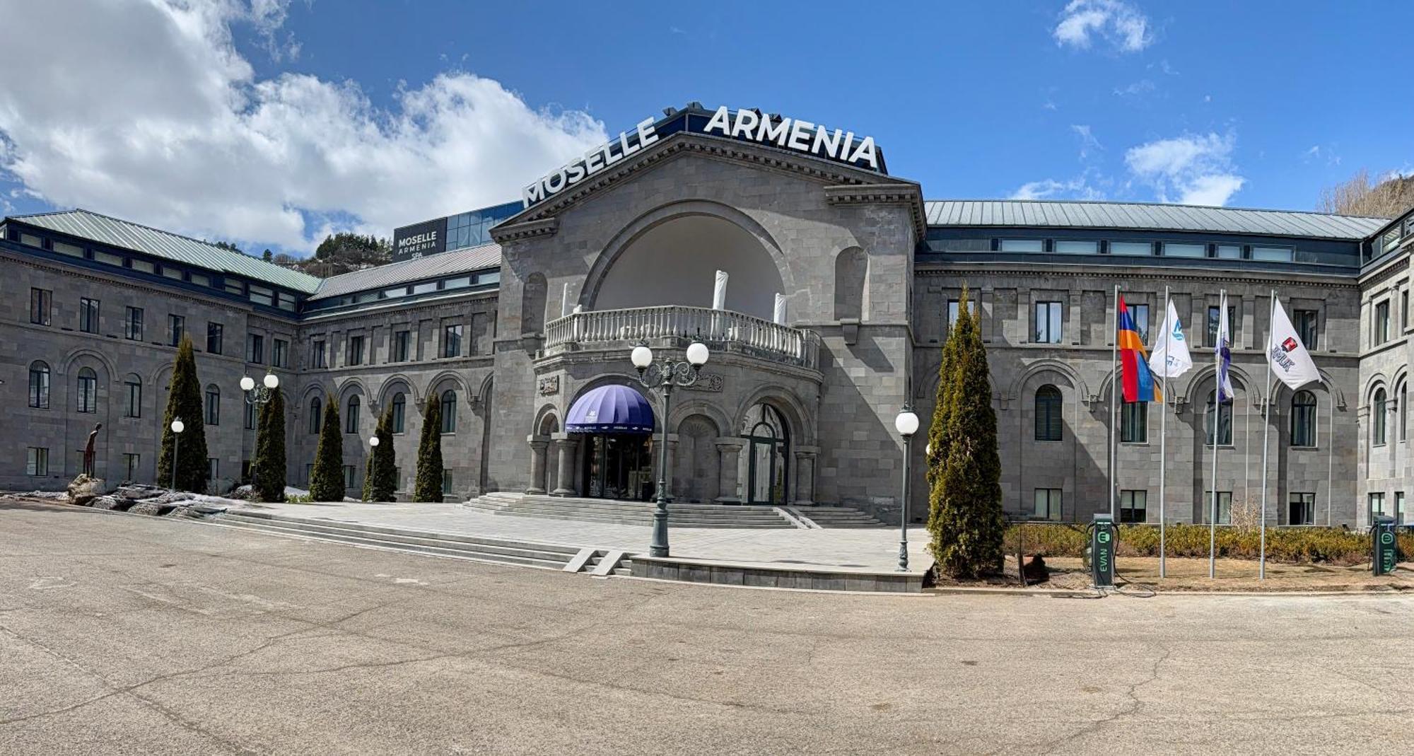 Armenia Hotel Dzjermoek Buitenkant foto